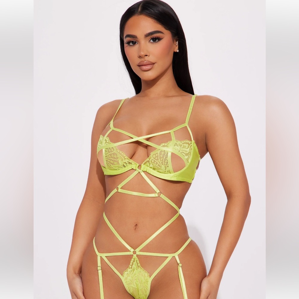Fashion Nova Let Me Love Bra & Panty Set